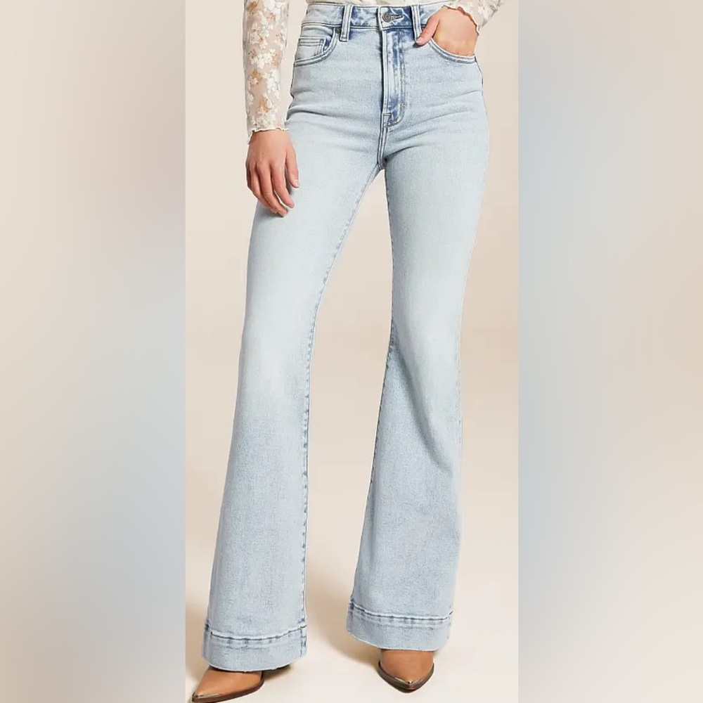 Light Wash Flare Jeans - Women
